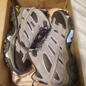 Merrell hiking boot - Size 8 NWT